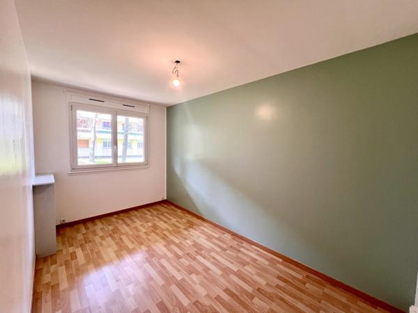 6 Pièces de 104m2 + parking privé