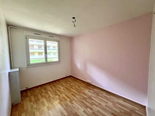 6 Pièces de 104m2 + parking privé