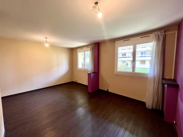 6 Pièces de 104m2 + parking privé