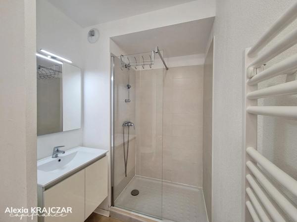 A VENDRE - Studio 24,80m² - Meublé - Terrasse - Place de parking couverte - Résidence de tourisme, SERIGNAN (34)