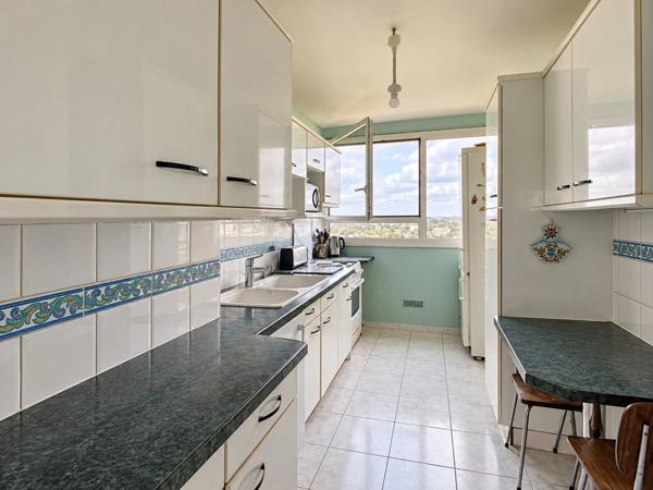 APPARTEMENT T3 - LE PECQ (78230) - BALCON - PARKING - CAVE - PROCHE COMMERCES ET ECOLES - VUE DÉGAGÉE