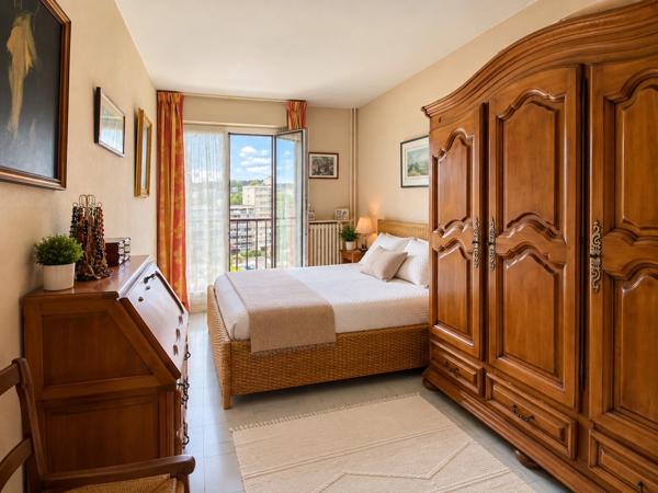 APPARTEMENT T3 - LE PECQ (78230) - BALCON - PARKING - CAVE - PROCHE COMMERCES ET ECOLES - VUE DÉGAGÉE