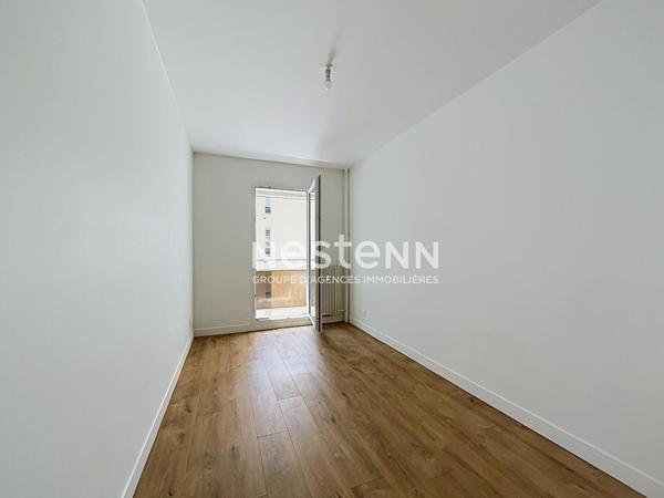 PARIS 11e - ÉLÉGANT 4 PIÈCES DE 76,76 M² - BALCON FILANT - LUMINEUX - RUE CALME