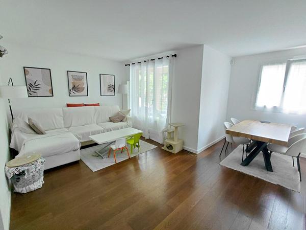 Appartement 76 m² en rez-de-jardin (3 chambres) 299 000 € **  - Référence  876