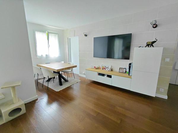 Appartement 76 m² en rez-de-jardin (3 chambres) 299 000 € **  - Référence  876