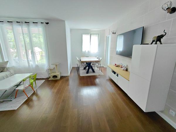 Appartement 76 m² en rez-de-jardin (3 chambres) 299 000 € **  - Référence  876