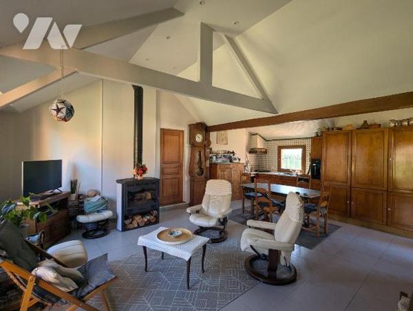 Maison à Vendre à Rainvillers (60155) en Oise (60)

Cette propriété comprenant deux maisons d...