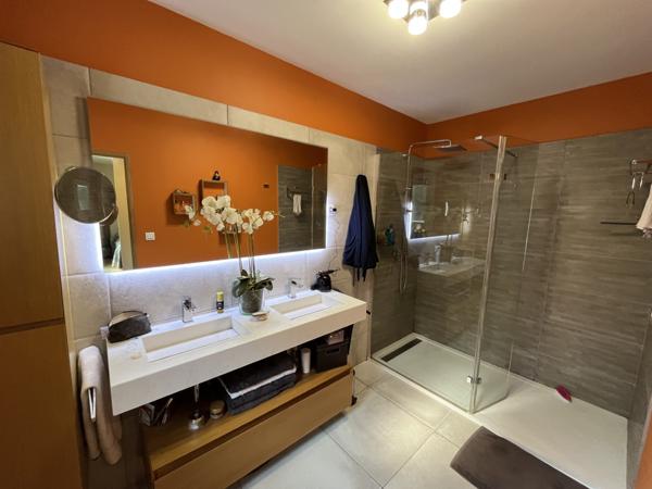 Aix-en-Provence (13100) A VENDRE – Superbe villa de 241 m² sur les hauteurs d’Aix-en-Provence