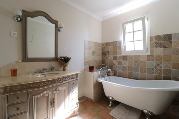 Aix-en-Provence (13100) A VENDRE – Superbe villa de 241 m² sur les hauteurs d’Aix-en-Provence