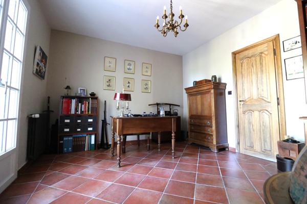Aix-en-Provence (13100) A VENDRE – Superbe villa de 241 m² sur les hauteurs d’Aix-en-Provence