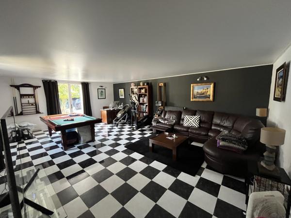 Aix-en-Provence (13100) A VENDRE – Superbe villa de 241 m² sur les hauteurs d’Aix-en-Provence