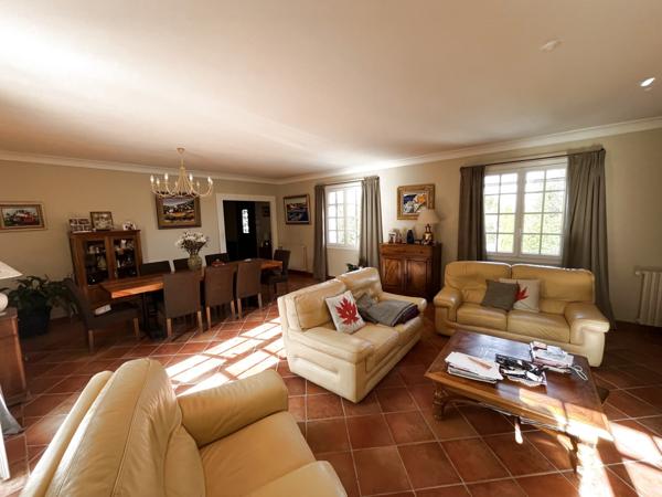 Aix-en-Provence (13100) A VENDRE – Superbe villa de 241 m² sur les hauteurs d’Aix-en-Provence