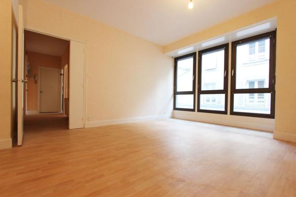 à louer appartement T3 lumineux dans le centre-ville de Quimper.