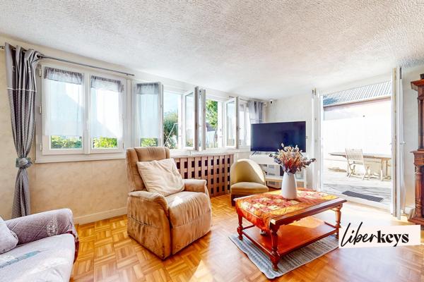 Plaisir – Maison familiale de plain-pied - 5 pièces - 120 m² au sol avec jardin et garage, proche gare