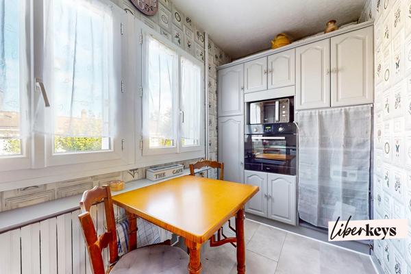 Plaisir – Maison familiale de plain-pied - 5 pièces - 120 m² au sol avec jardin et garage, proche gare
