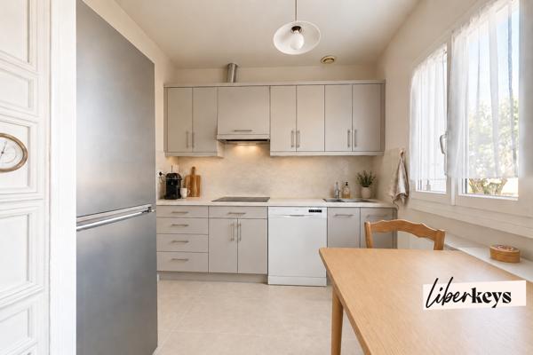 Plaisir – Maison familiale de plain-pied - 5 pièces - 120 m² au sol avec jardin et garage, proche gare