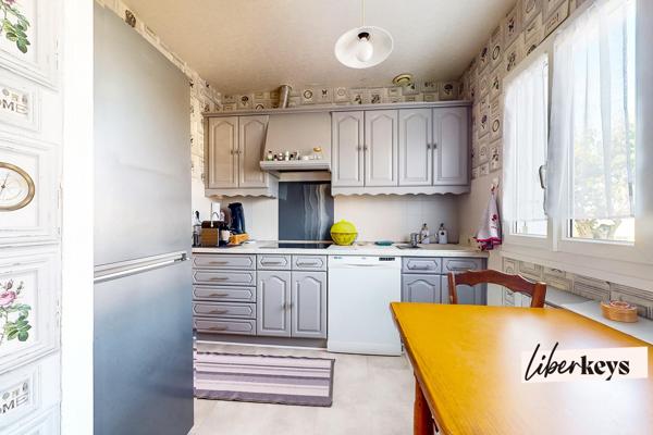 Plaisir – Maison familiale de plain-pied - 5 pièces - 120 m² au sol avec jardin et garage, proche gare