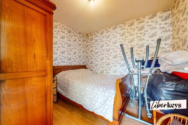 Plaisir – Maison familiale de plain-pied - 5 pièces - 120 m² au sol avec jardin et garage, proche gare