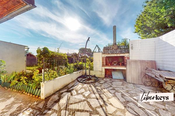 Plaisir – Maison familiale de plain-pied - 5 pièces - 120 m² au sol avec jardin et garage, proche gare