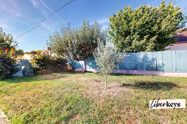 Plaisir – Maison familiale de plain-pied - 5 pièces - 120 m² au sol avec jardin et garage, proche gare