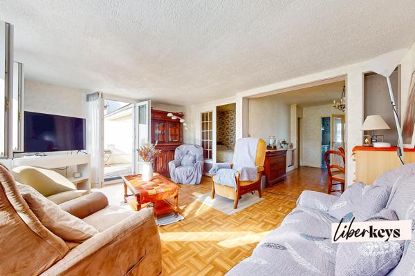 Plaisir – Maison familiale de plain-pied - 5 pièces - 120 m² au sol avec jardin et garage, proche gare