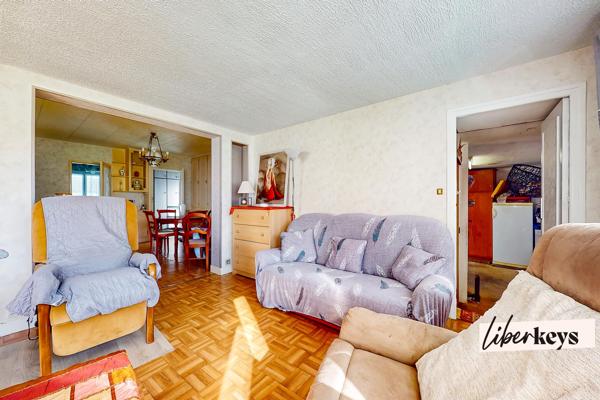 Plaisir – Maison familiale de plain-pied - 5 pièces - 120 m² au sol avec jardin et garage, proche gare