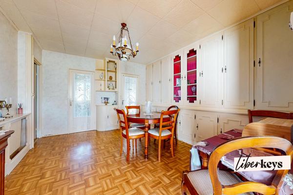 Plaisir – Maison familiale de plain-pied - 5 pièces - 120 m² au sol avec jardin et garage, proche gare