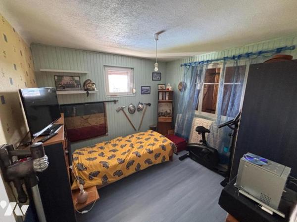 EXINCOURT - Maison 6 pièces (environ 125 m² habitables) idéalement située (belle vue dégagée)