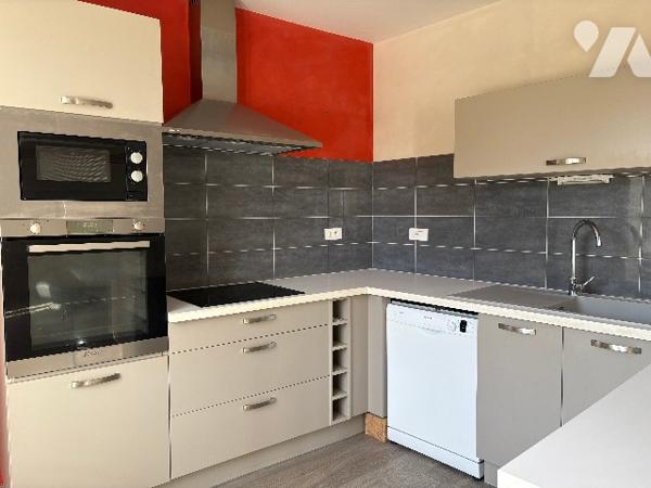 Maison de village de 140 m² , avec grande terrasse à l'abri des regards, garage, quatre chambres ...