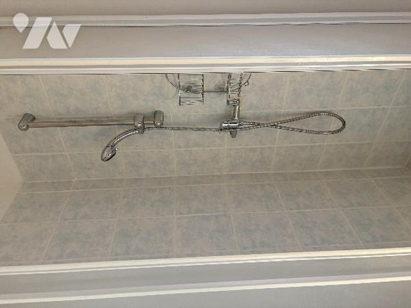 Maison de village de 140 m² , avec grande terrasse à l'abri des regards, garage, quatre chambres ...