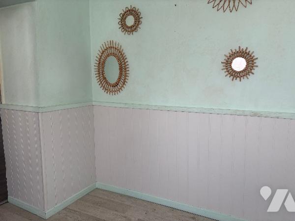 Maison de village de 140 m² , avec grande terrasse à l'abri des regards, garage, quatre chambres ...