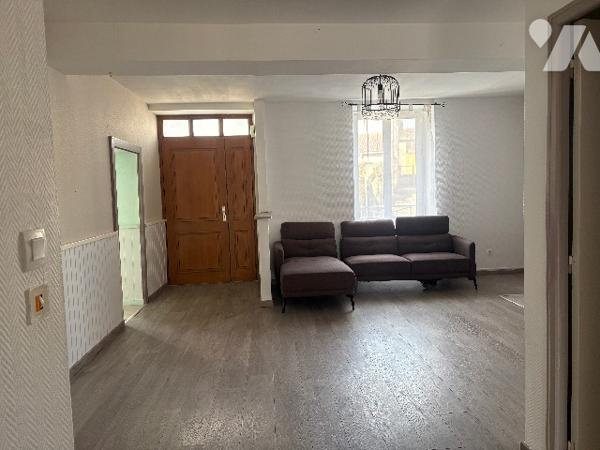 Maison de village de 140 m² , avec grande terrasse à l'abri des regards, garage, quatre chambres ...