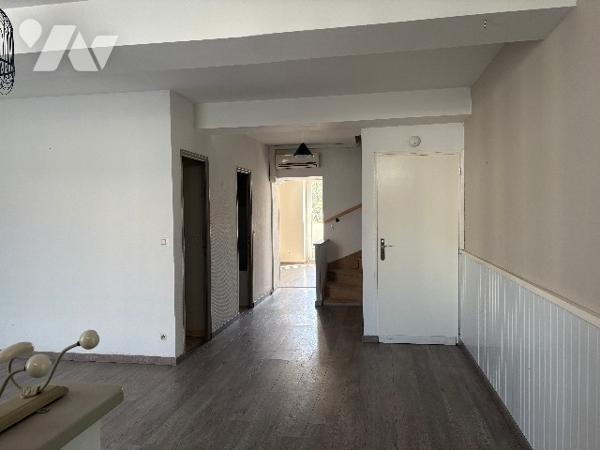 Maison de village de 140 m² , avec grande terrasse à l'abri des regards, garage, quatre chambres ...