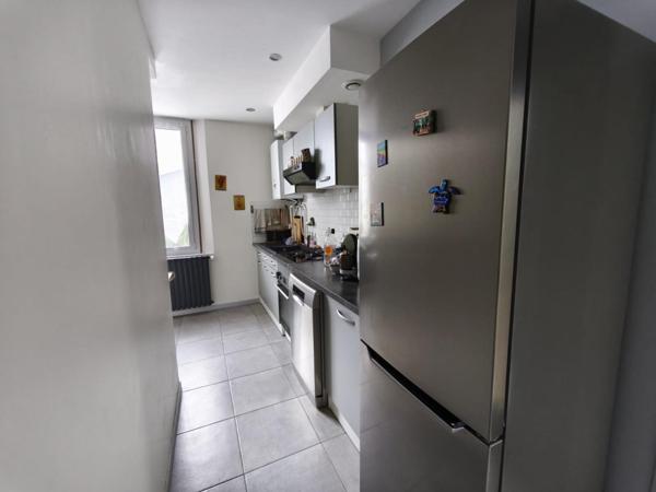 Petite maison traditionnelle en pierre de tuffeau