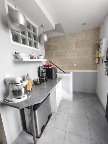 Petite maison traditionnelle en pierre de tuffeau