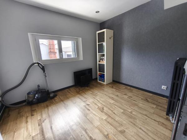 Petite maison traditionnelle en pierre de tuffeau