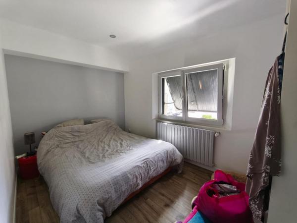 Petite maison traditionnelle en pierre de tuffeau