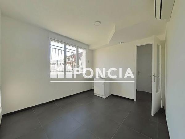 Location Local commercial 2 pièces 40.58 m² - Aulnay-sous-bois 93600