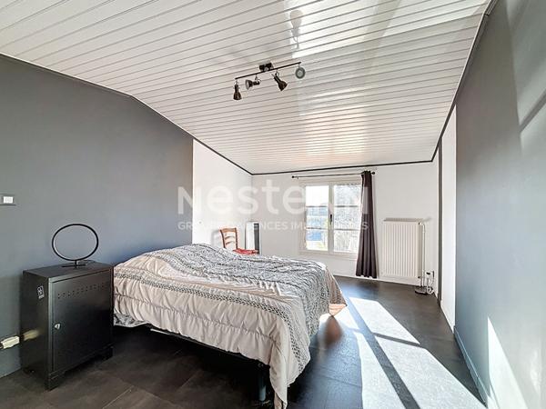 Maison en pierre rénovée à Fontenay-le-Comte - 5 pièces, 4 chambres, 160m² environ