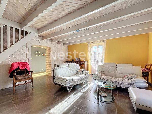 Maison en pierre rénovée à Fontenay-le-Comte - 5 pièces, 4 chambres, 160m² environ