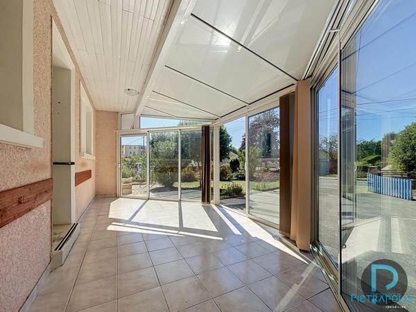 Maison de plain-pied 99 m² sur terrain de 621 m²