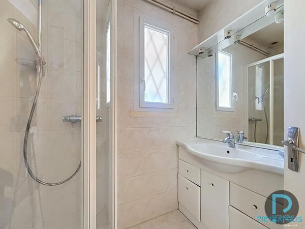 Maison de plain-pied 99 m² sur terrain de 621 m²