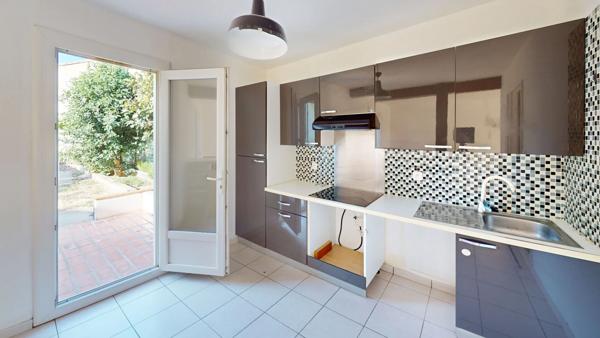 A VENDRE Maison 4 pièce(s) 92 m2 R+1