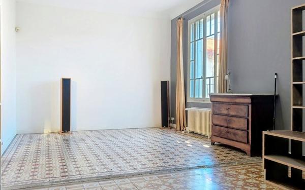 Maison à vendre    8 pièces •  Avignon