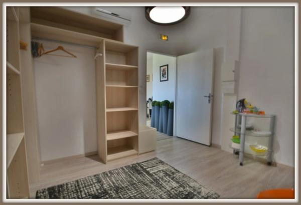 À LOUER – BUREAU CONTEMPORAIN 41 M² – ZONE COMMERCIALE DYNAMIQUE