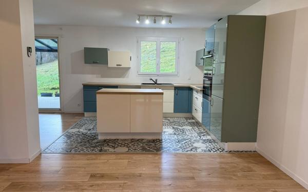 Maison à vendre    4 pièces • 136,28 m2 Saint-Girod