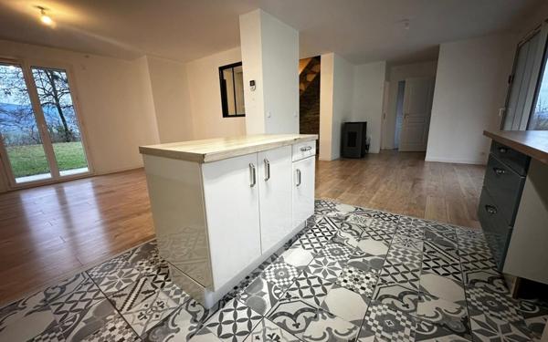 Maison à vendre    4 pièces • 136,28 m2 Saint-Girod