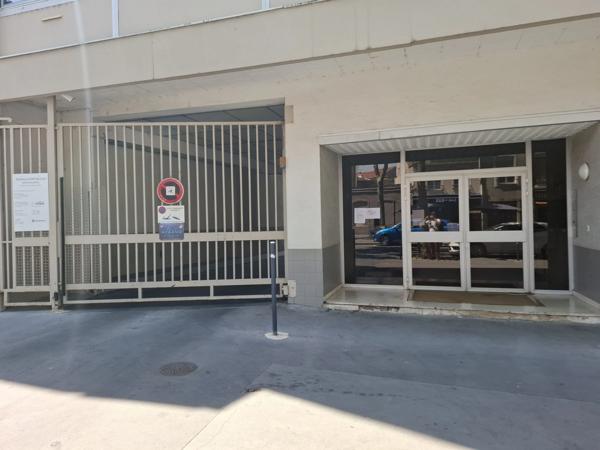 Place de parking sécurisée à vendre – Quartier Saint-Nicolas / Charles III