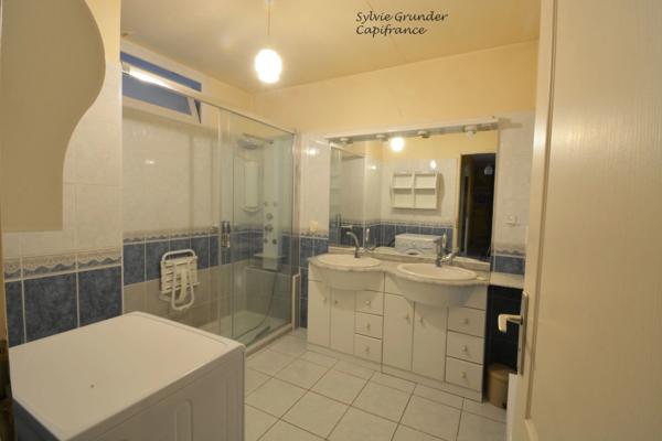 Appartement à louer 4 pièces MIRAMAS (13) avec jardin clos et box