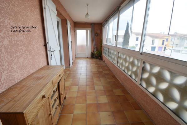 Appartement à louer 4 pièces MIRAMAS (13) avec jardin clos et box